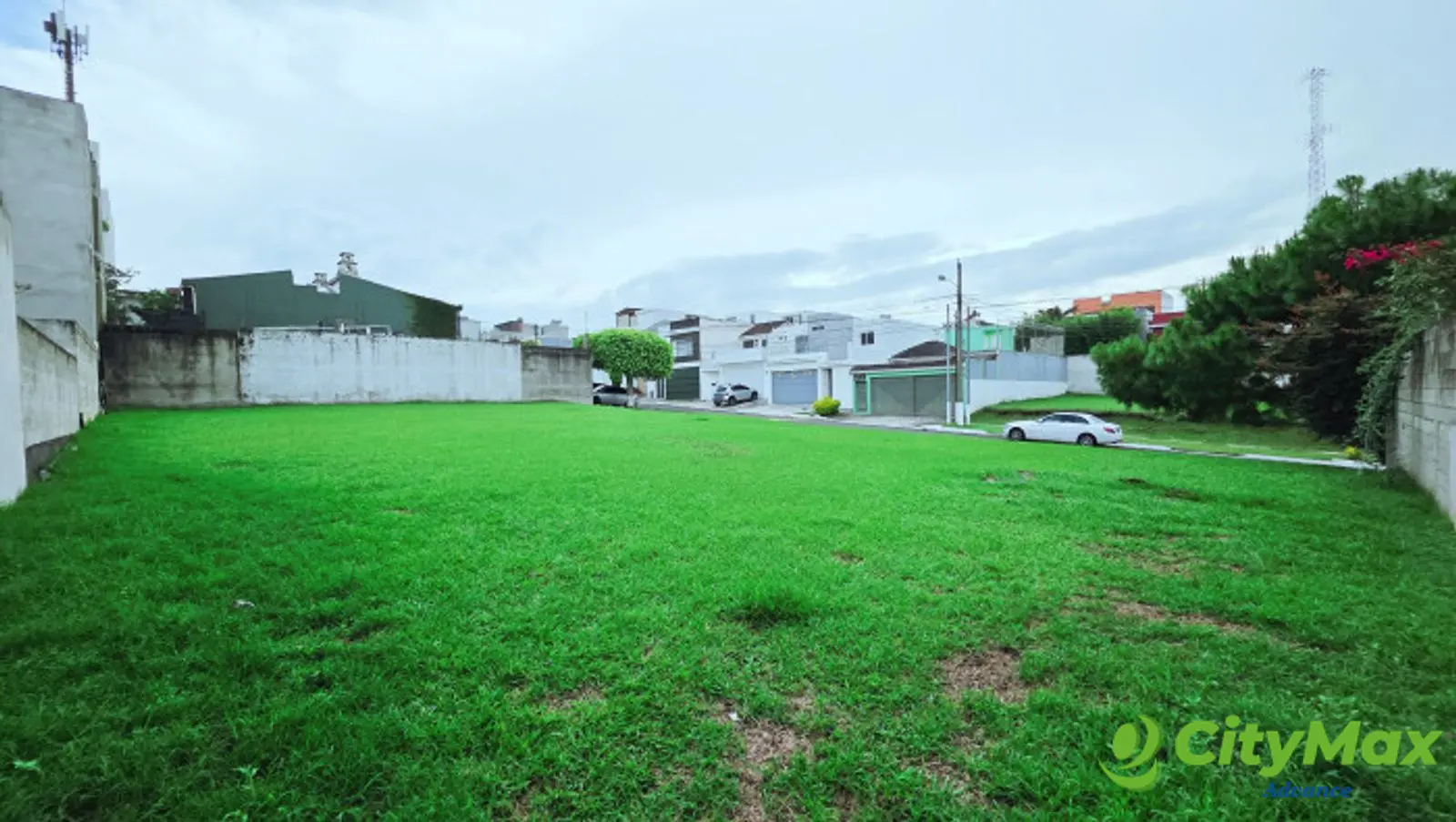 Terreno Grande en Venta en Hacienda Real Zona 16  - foto 8