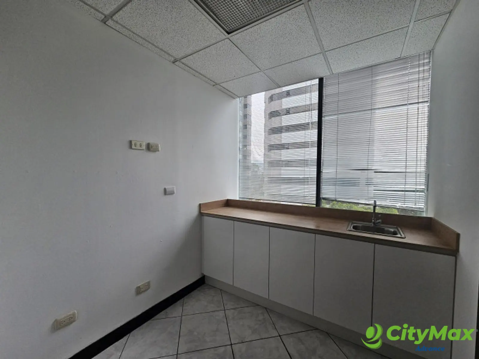 En renta Oficina en Zona 14 Edificio Europlaza  - foto 6