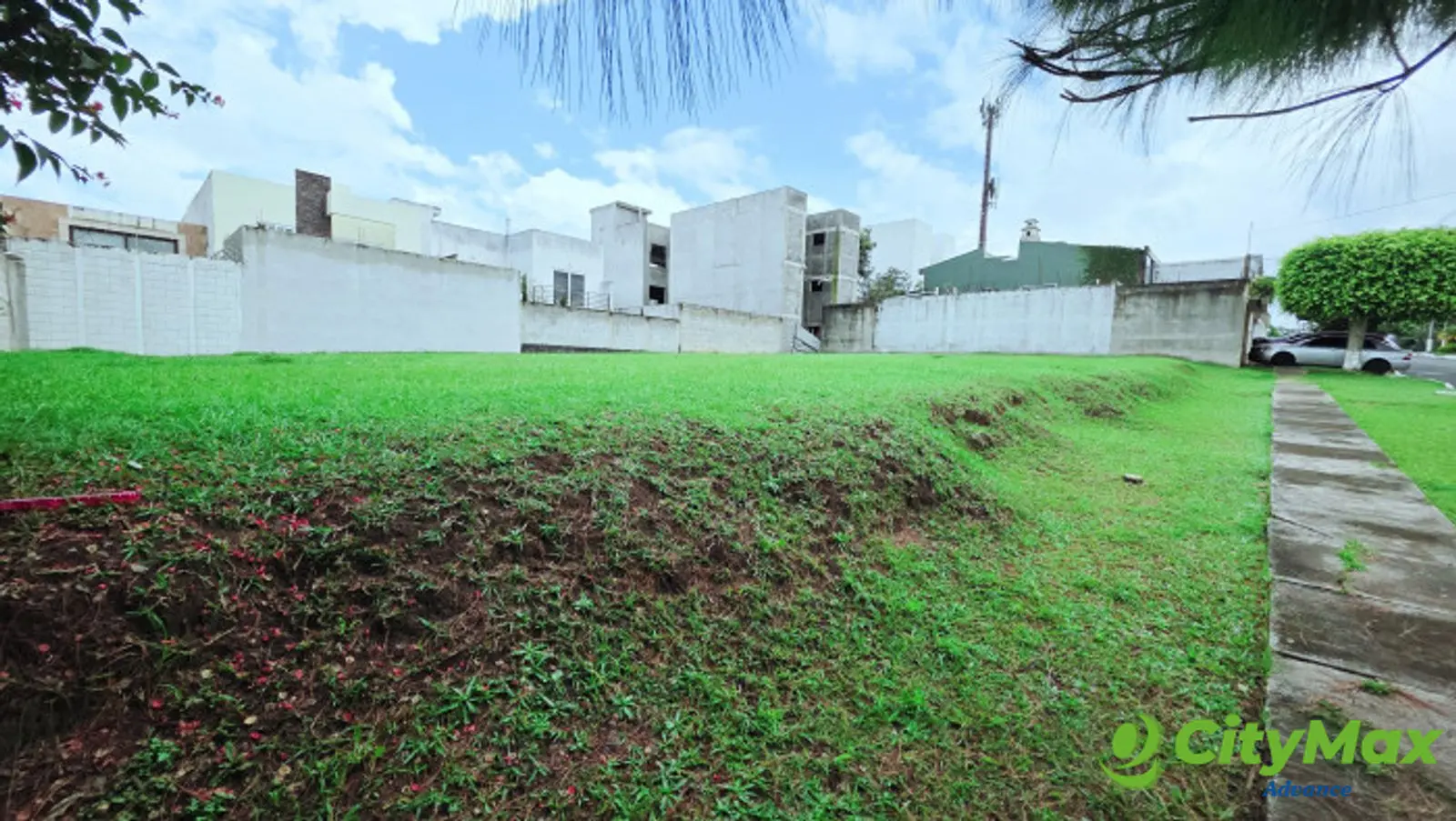 Terreno Grande en Venta en Hacienda Real Zona 16  - foto 3