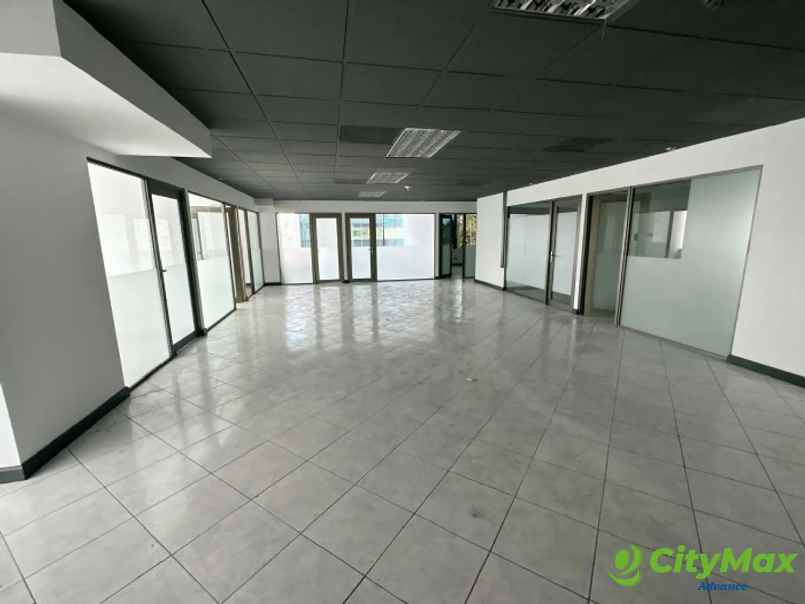 OFICINA EN RENTA Y VENTA EN 5 AVENIDA Z-14, EUROPLAZA - foto 7