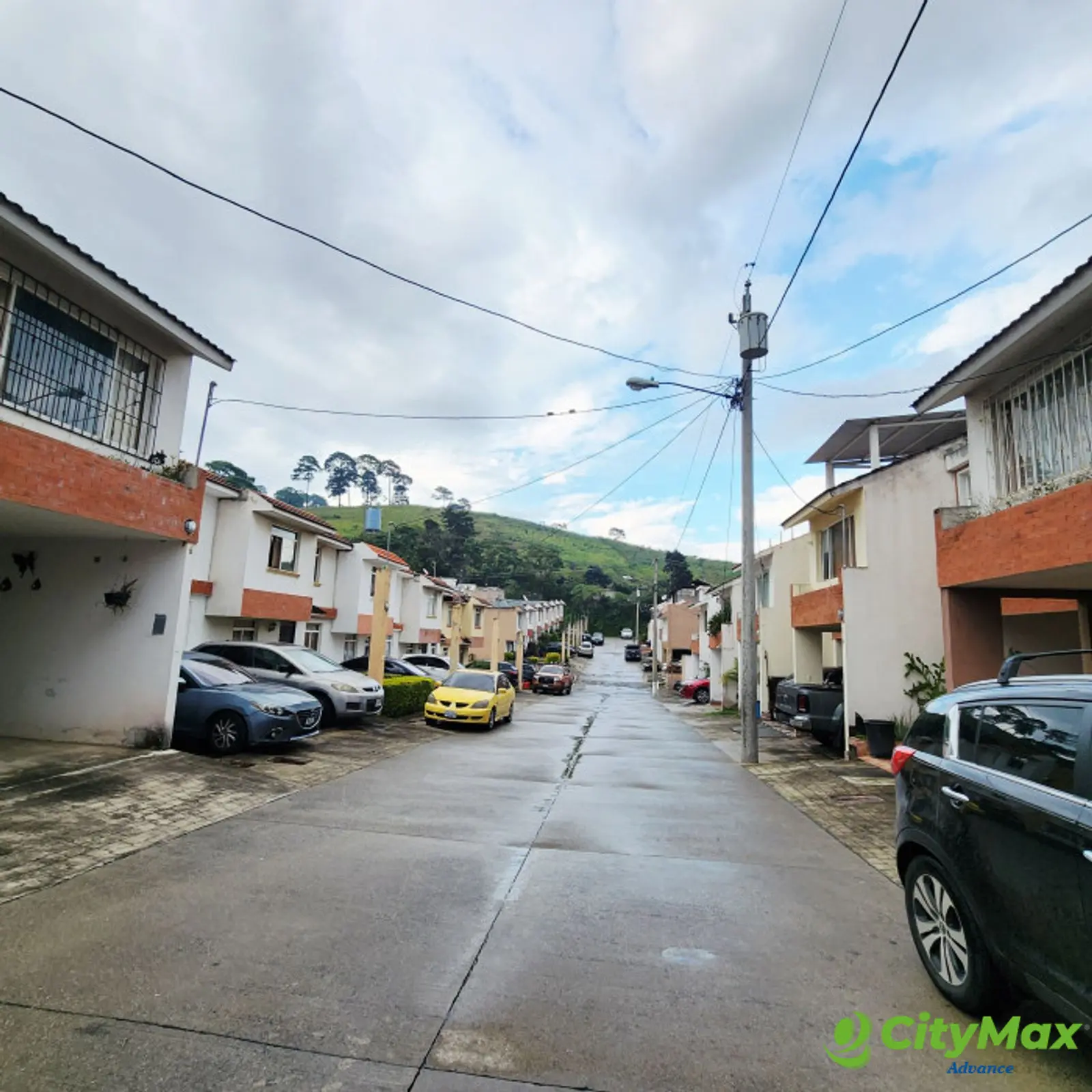 En Venta Casa en Res. Los Olivos zona 18  - foto 2